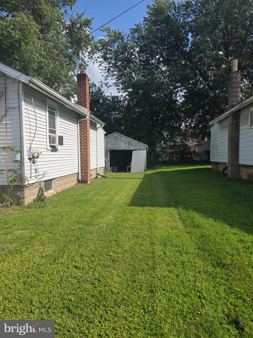 929 Randall Ave Property Photo 3