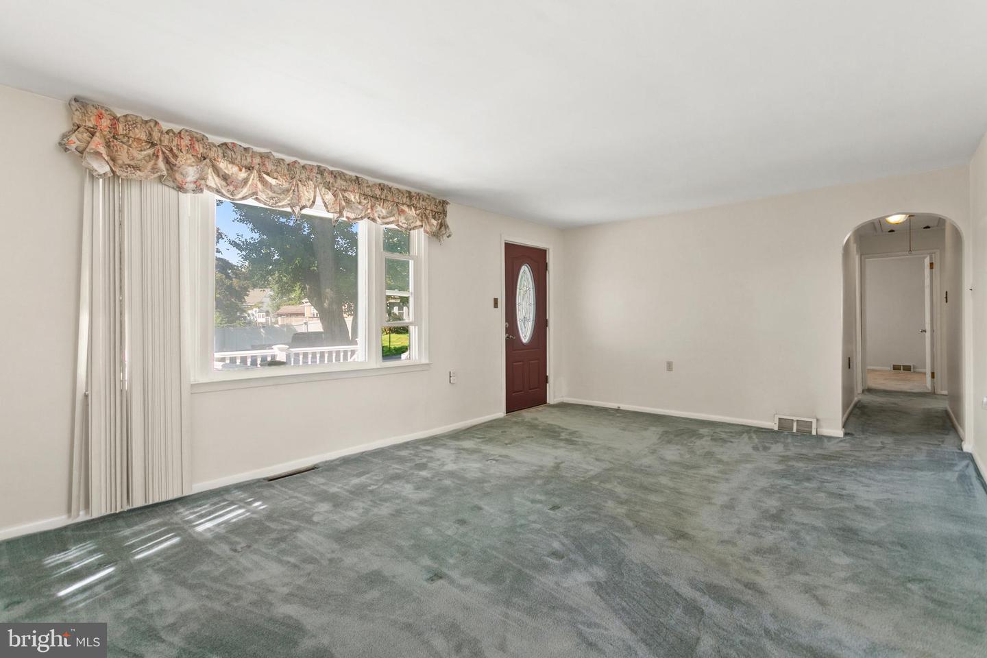7 Pierce Rd Property Photo 3