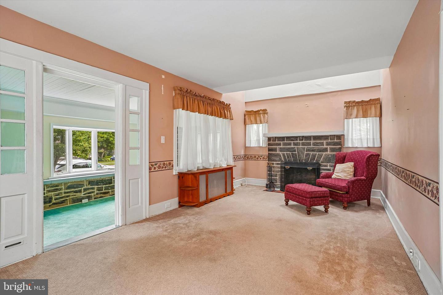 537 Brookline Blvd Property Photo 3