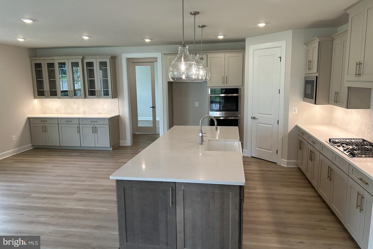 27 James Cloud Property Photo 6