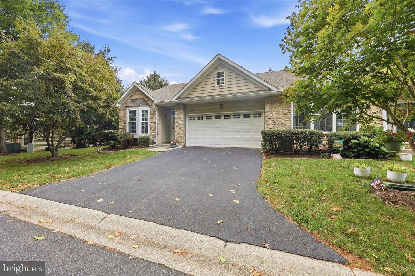 1511 Country Club Drive Property Photo 1