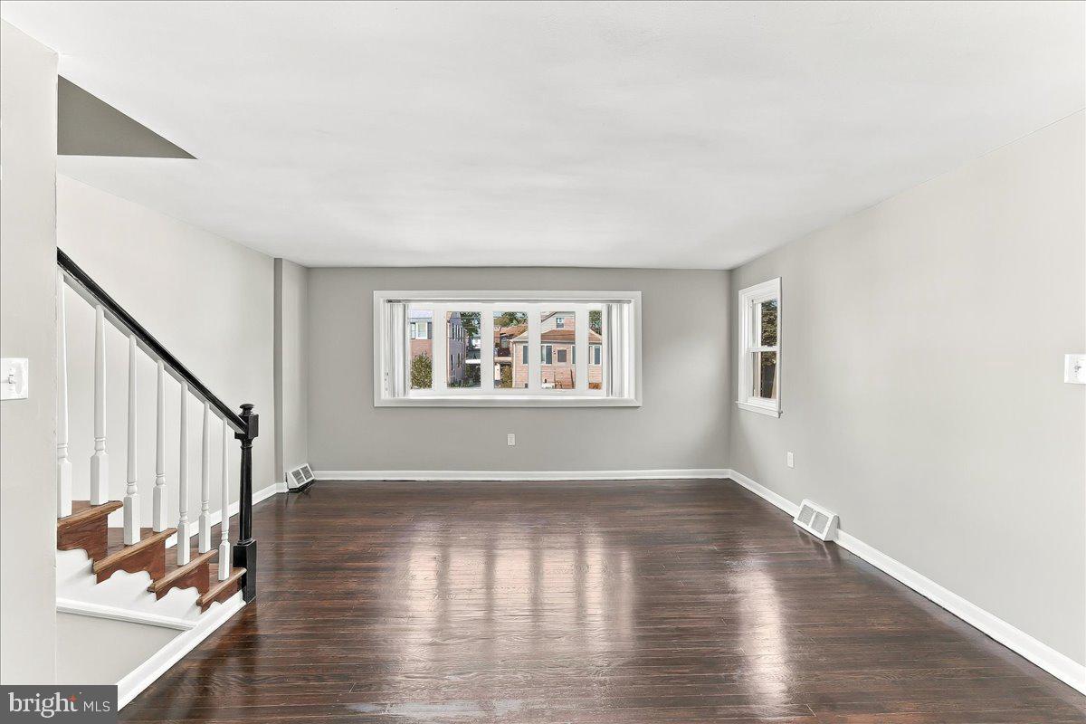 1122 Walnut St Property Photo 3