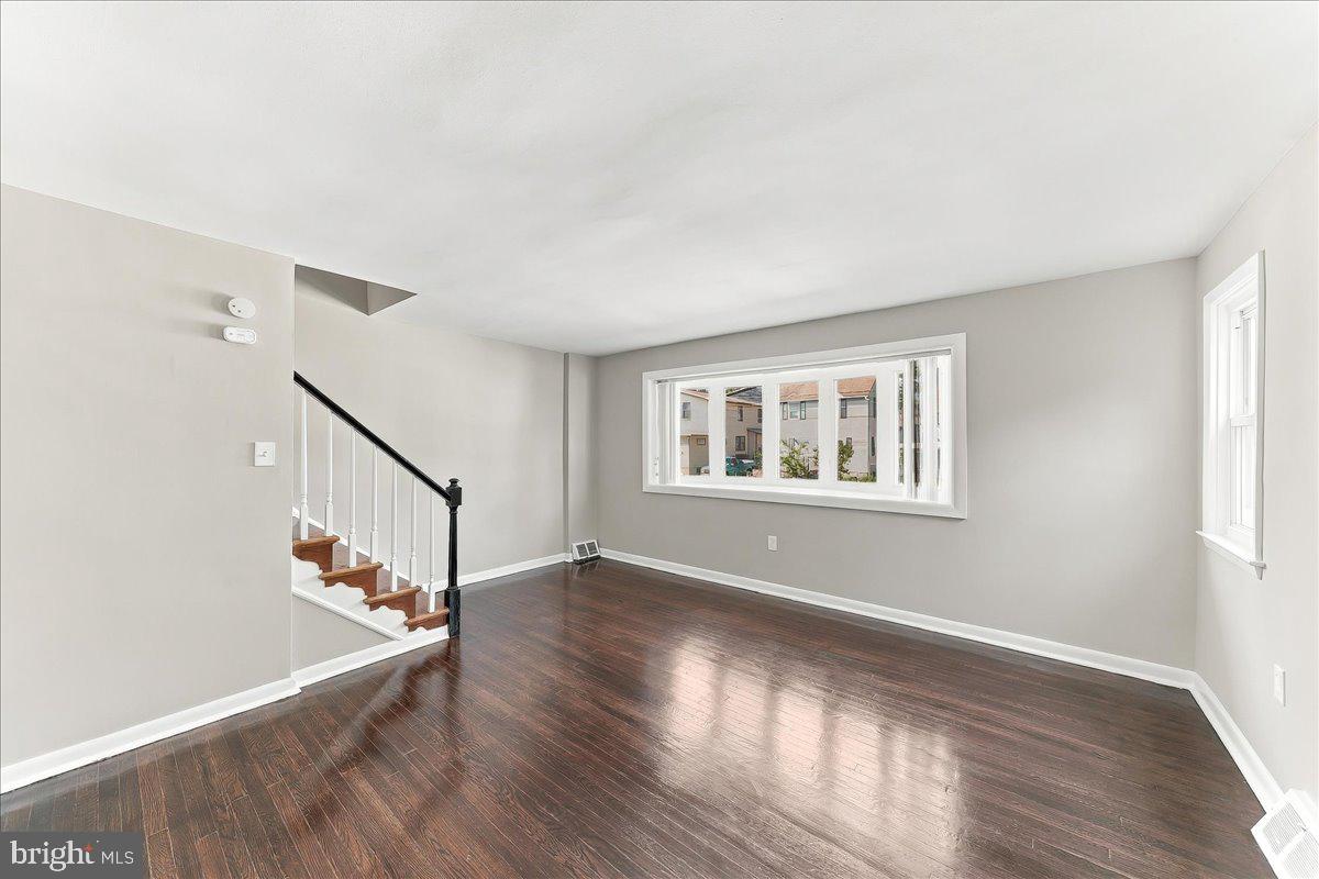 1122 Walnut St Property Photo 4