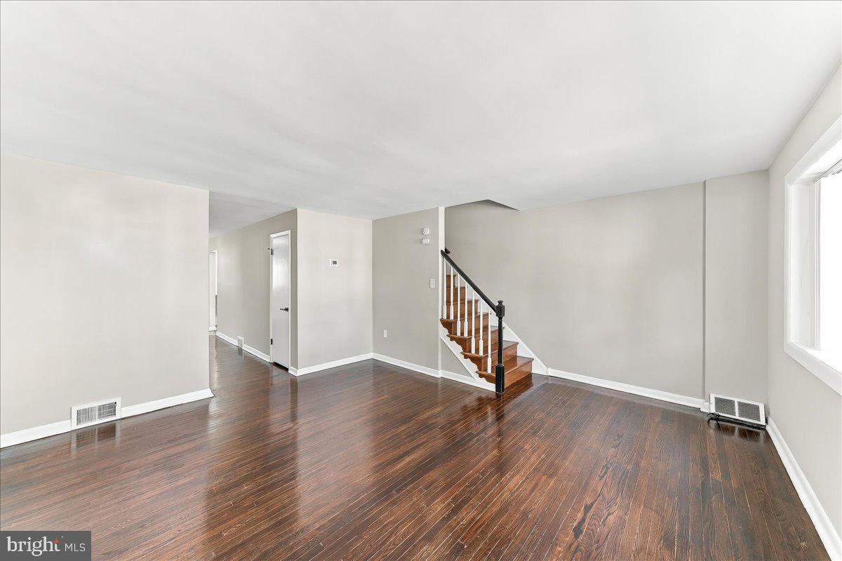 1122 Walnut St Property Photo 5