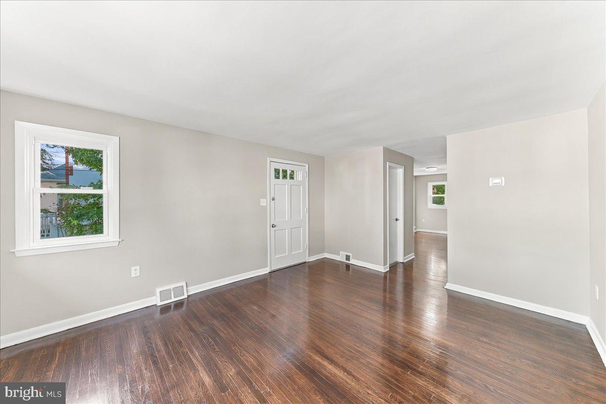1122 Walnut St Property Photo 6