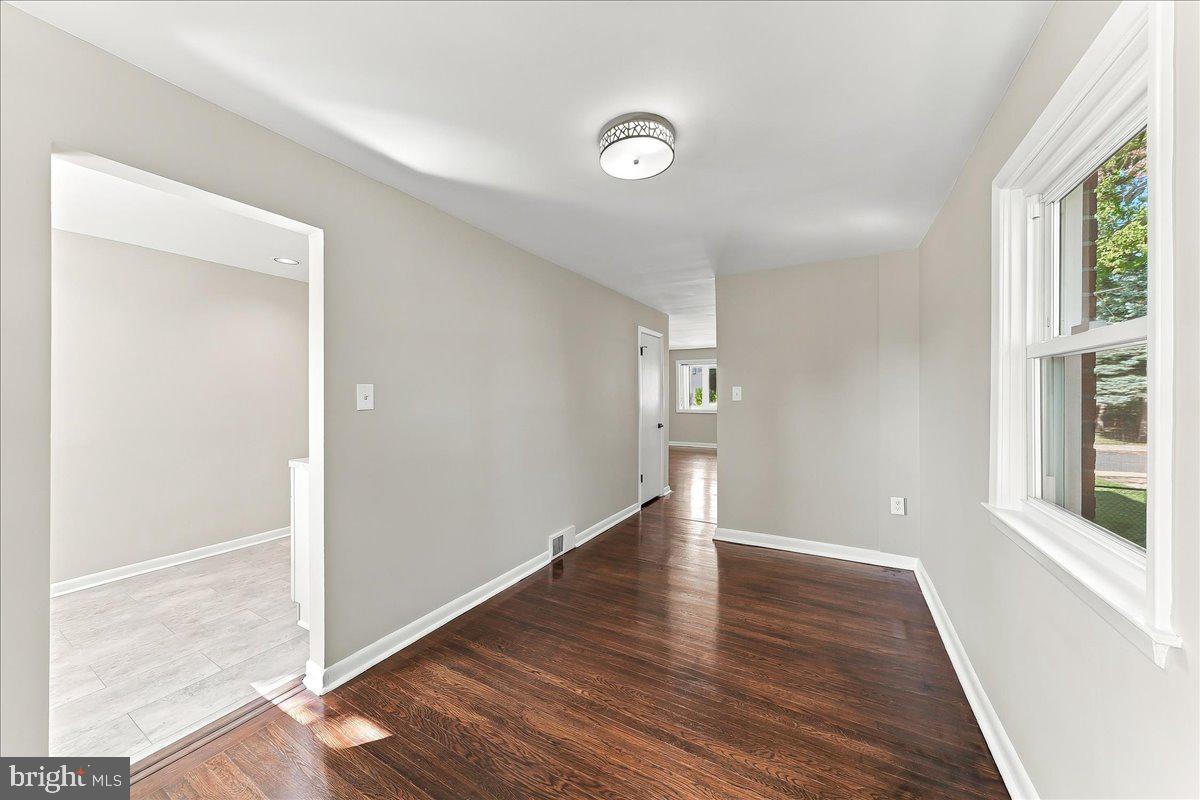 1122 Walnut St Property Photo 8