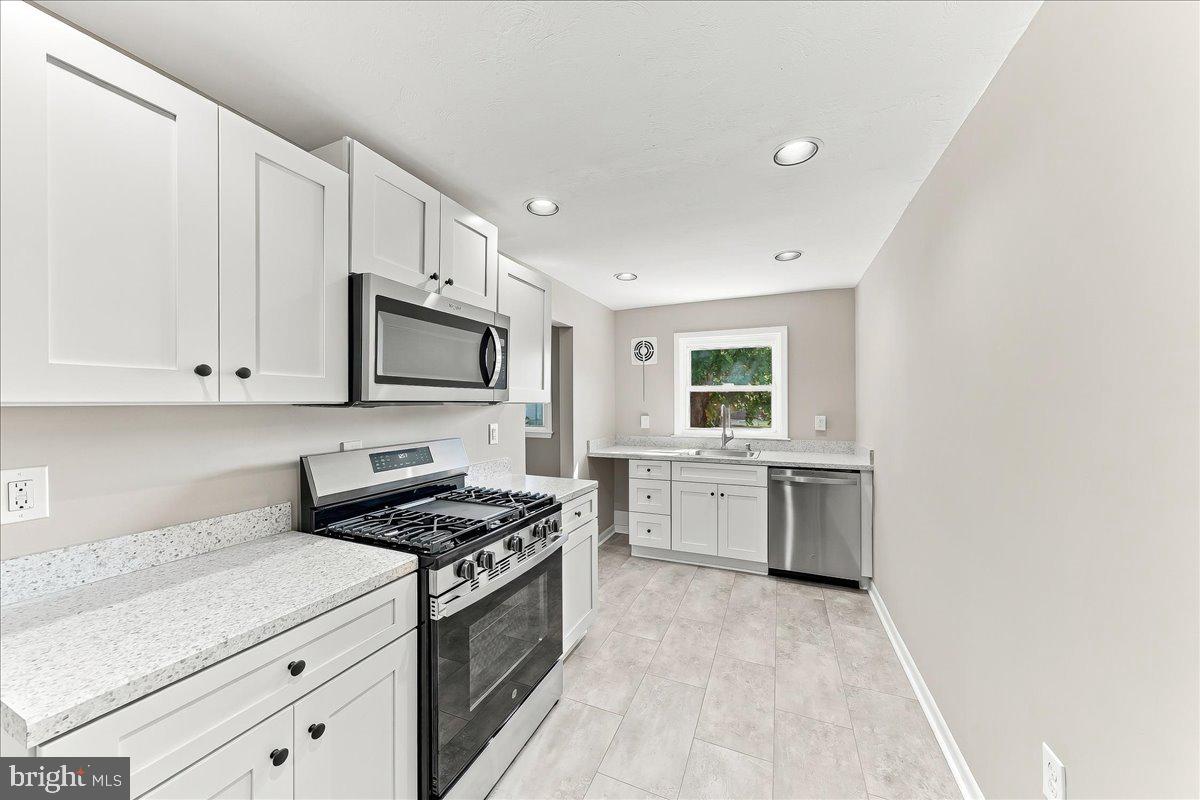 1122 Walnut St Property Photo 9