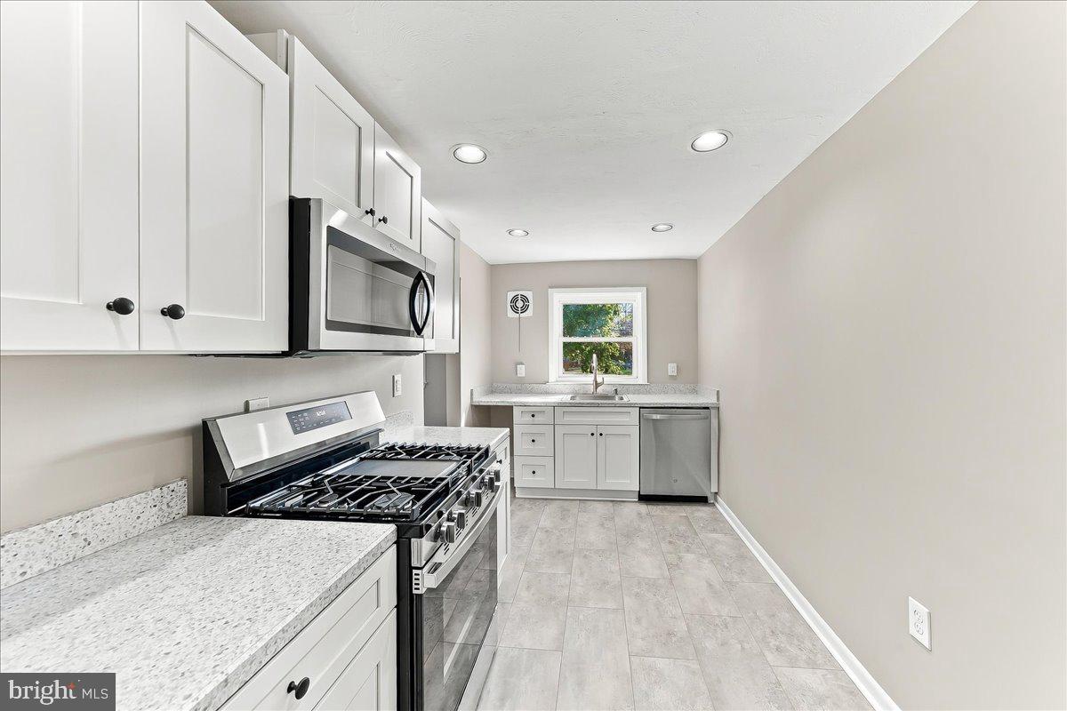 1122 Walnut St Property Photo 10