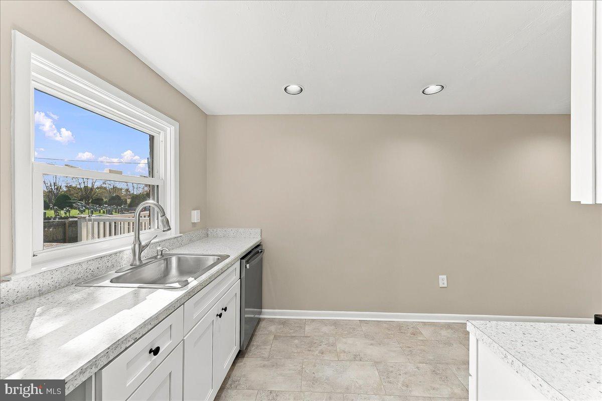 1122 Walnut St Property Photo 12