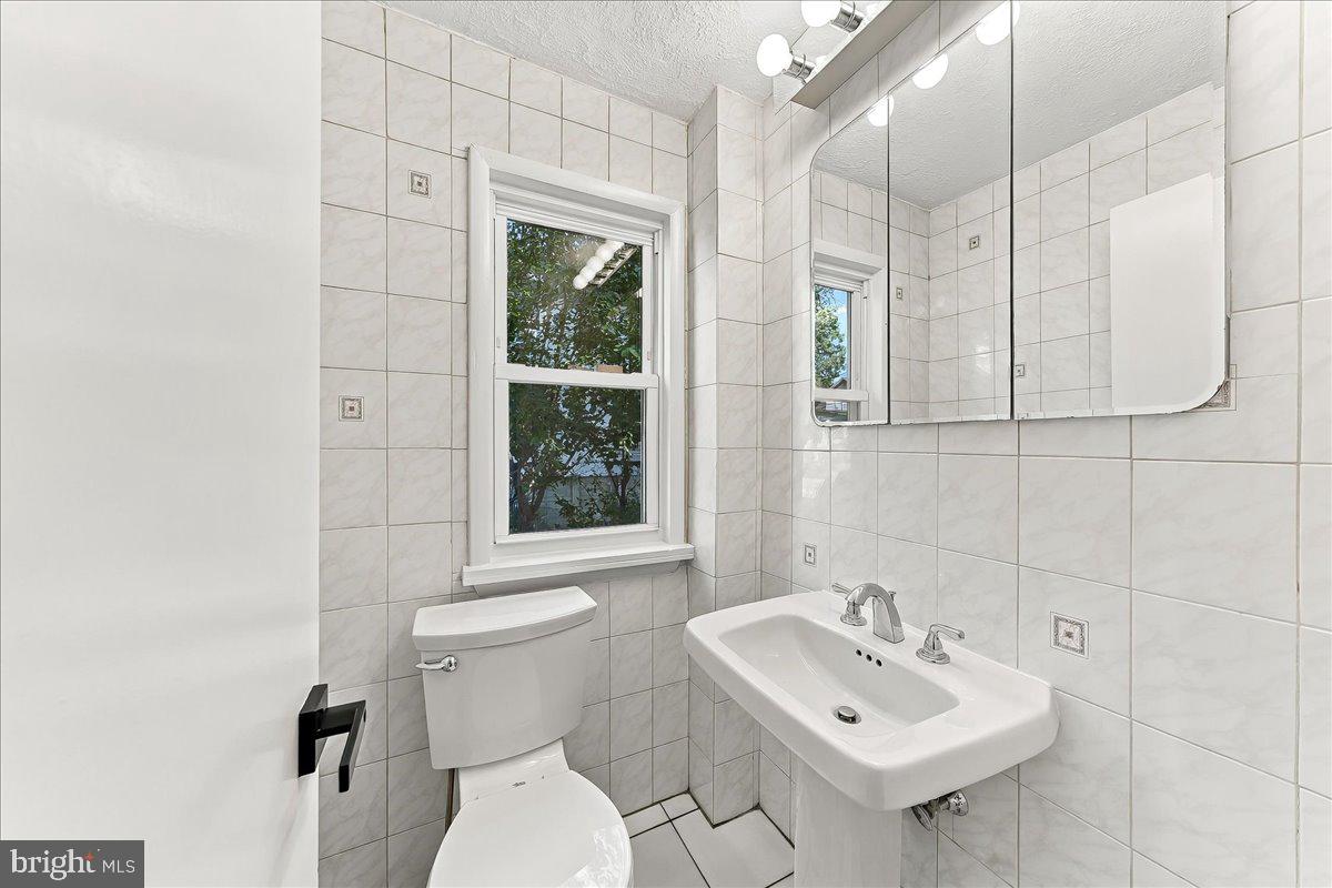 1122 Walnut St Property Photo 14