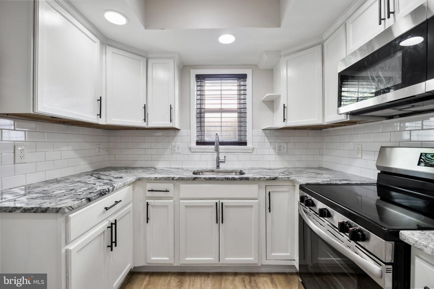 2314 UPLAND ST Property Photo 1