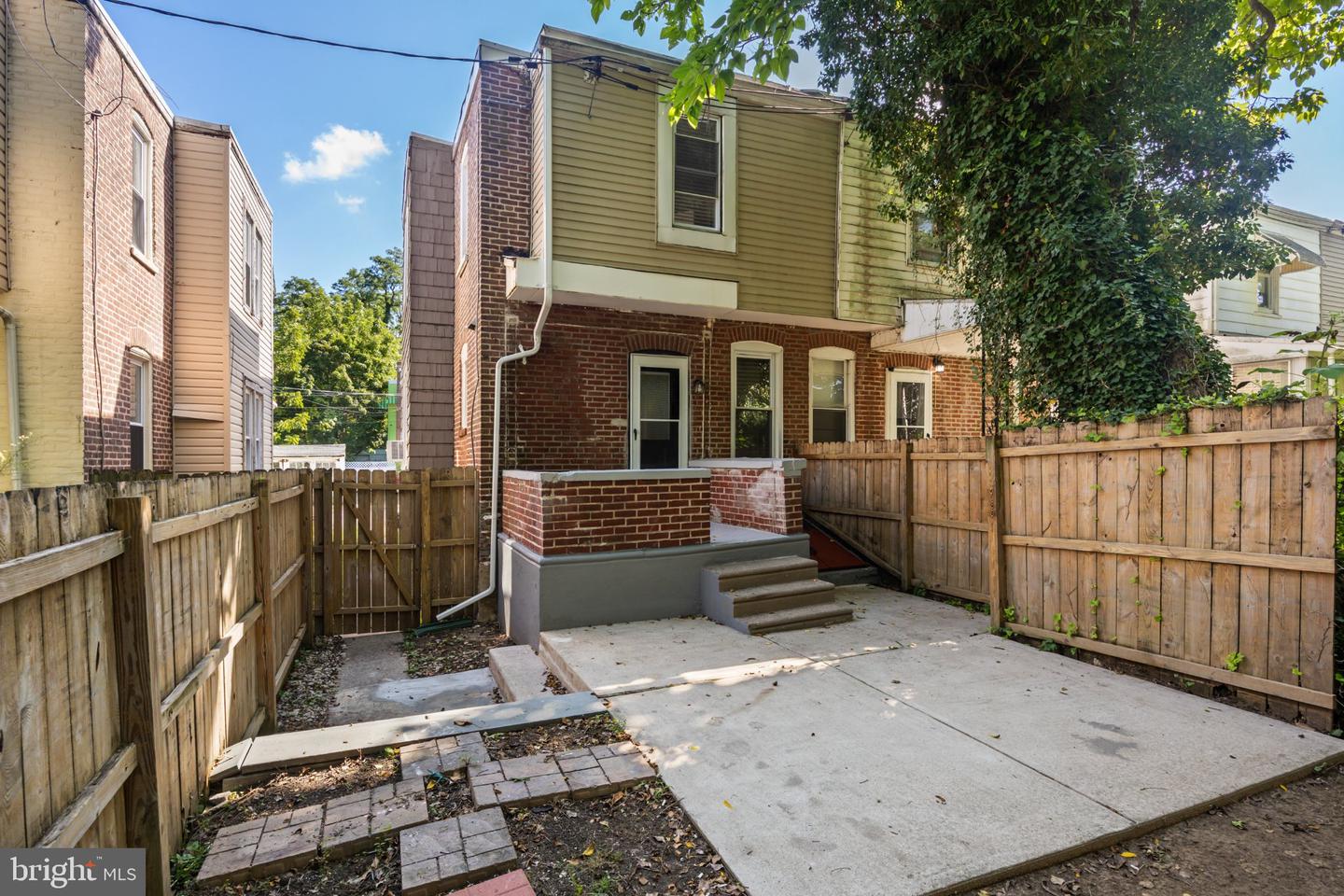 2314 Upland St Property Photo 22