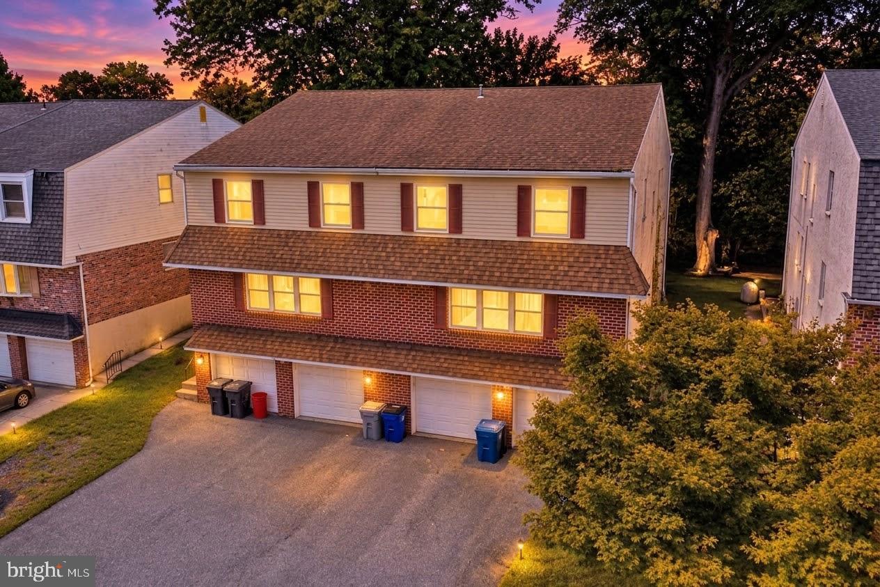 646 Country Ln Property Photo 4