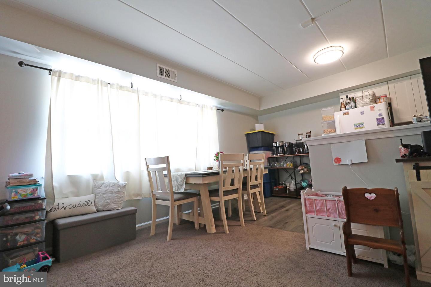 646 Country Ln Property Photo 9