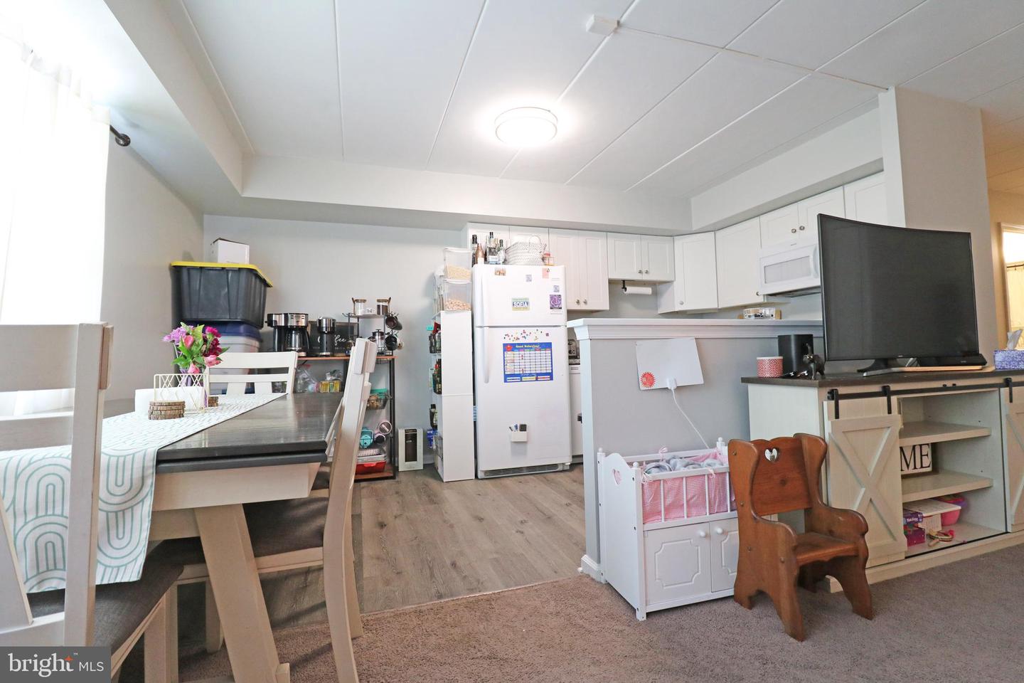 646 Country Ln Property Photo 10
