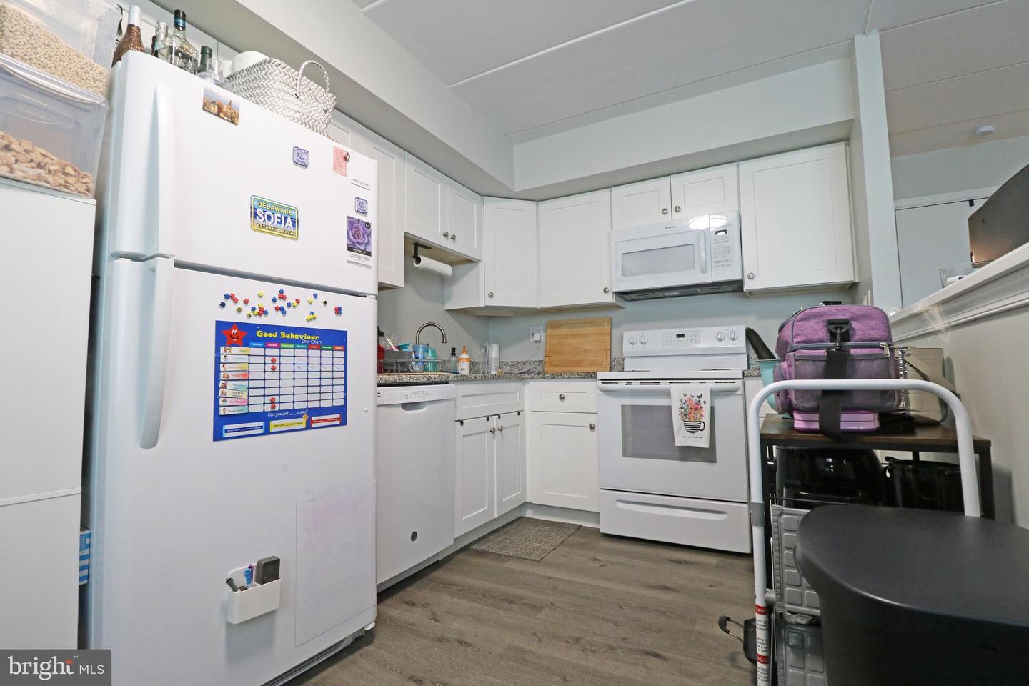 646 Country Ln Property Photo 11