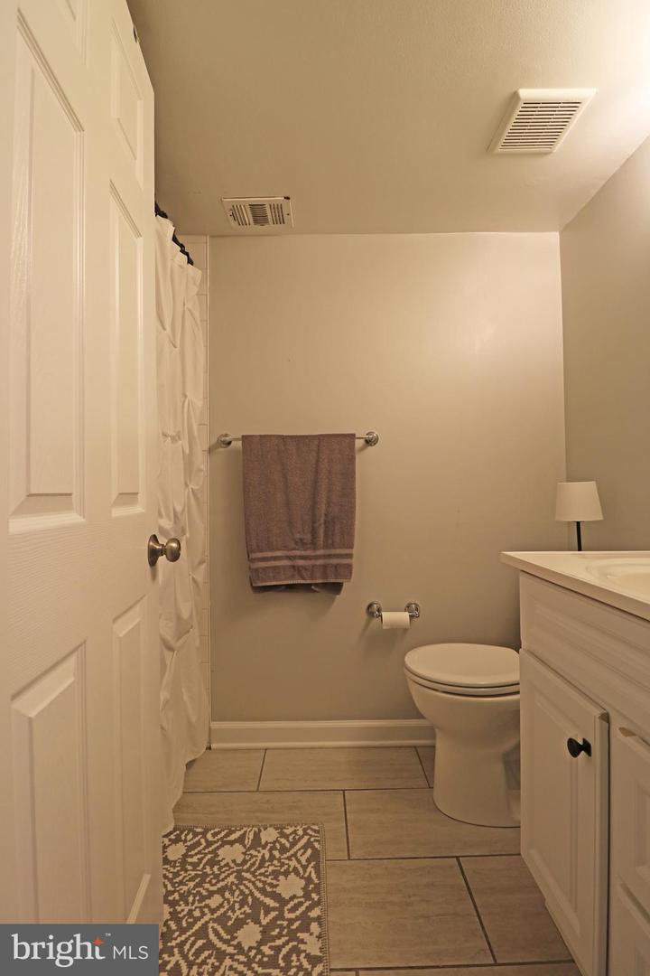 646 Country Ln Property Photo 14