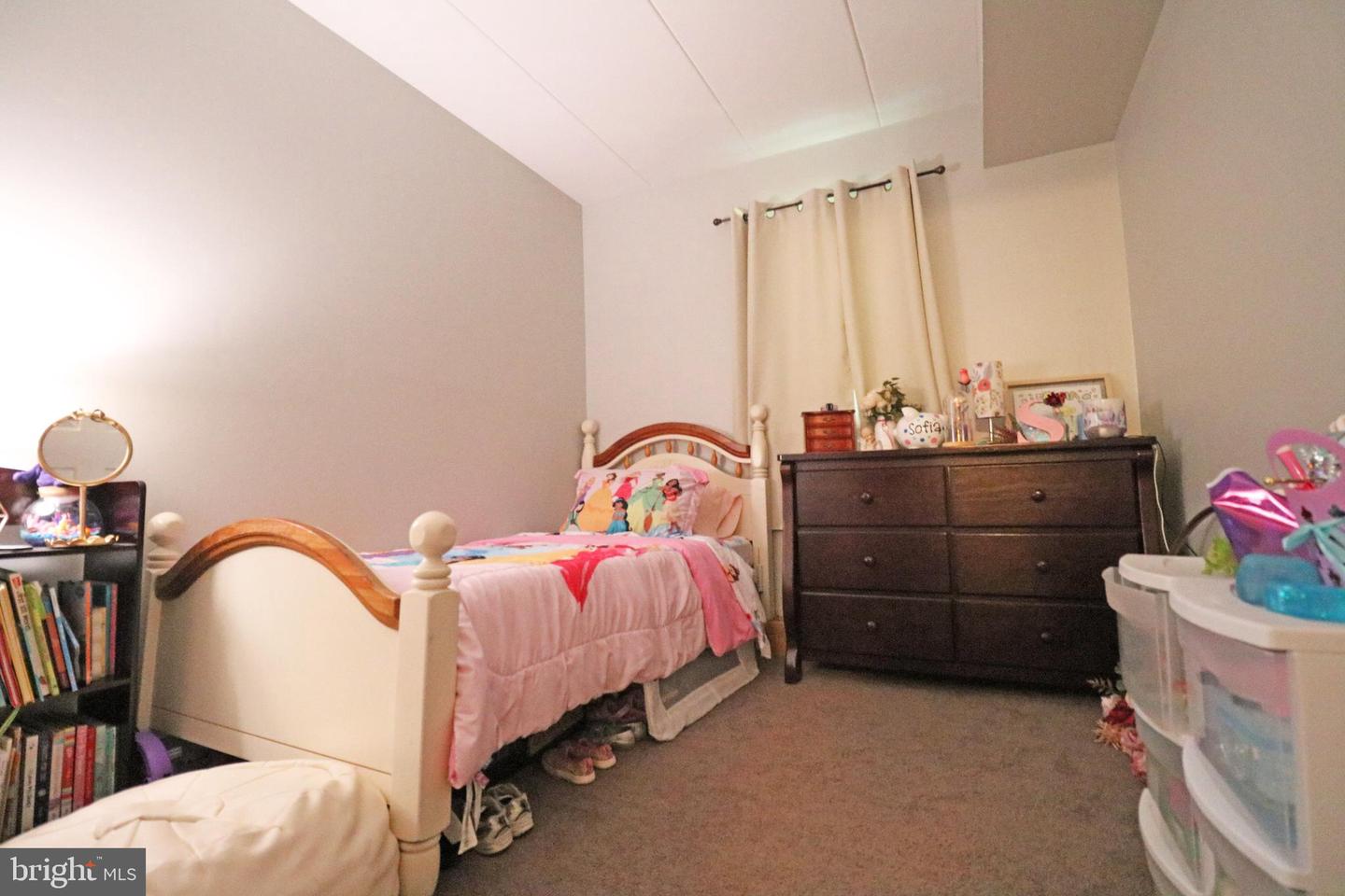 646 Country Ln Property Photo 16