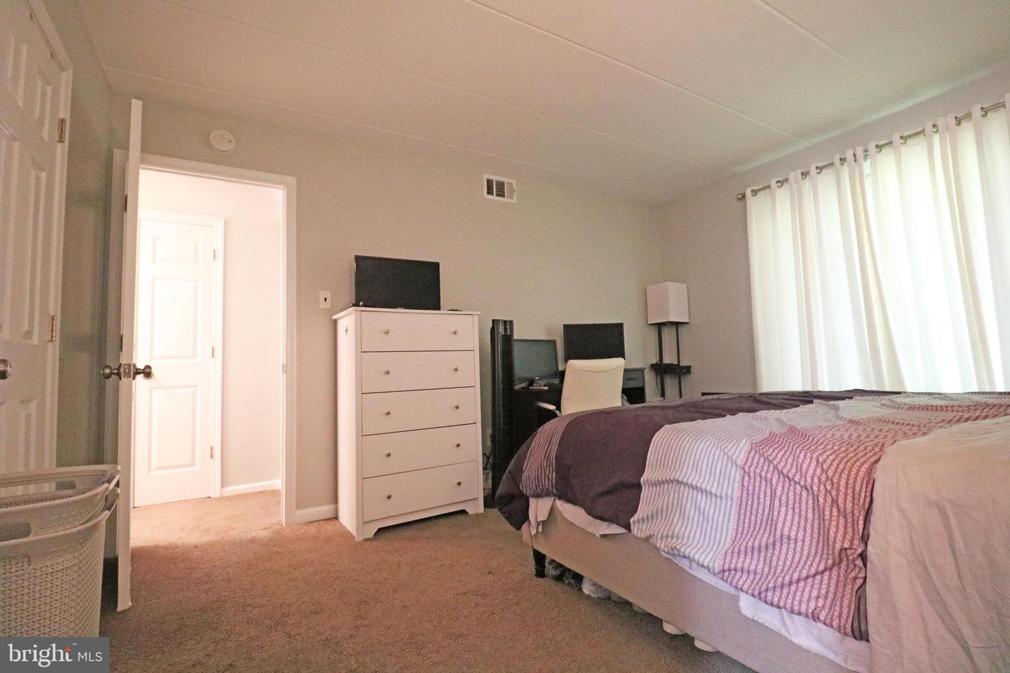 646 Country Ln Property Photo 19