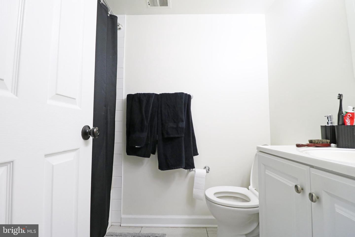 646 Country Ln Property Photo 32