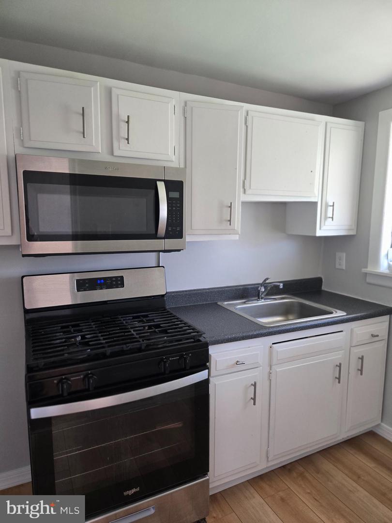 24 Windsor Ln Property Photo 5