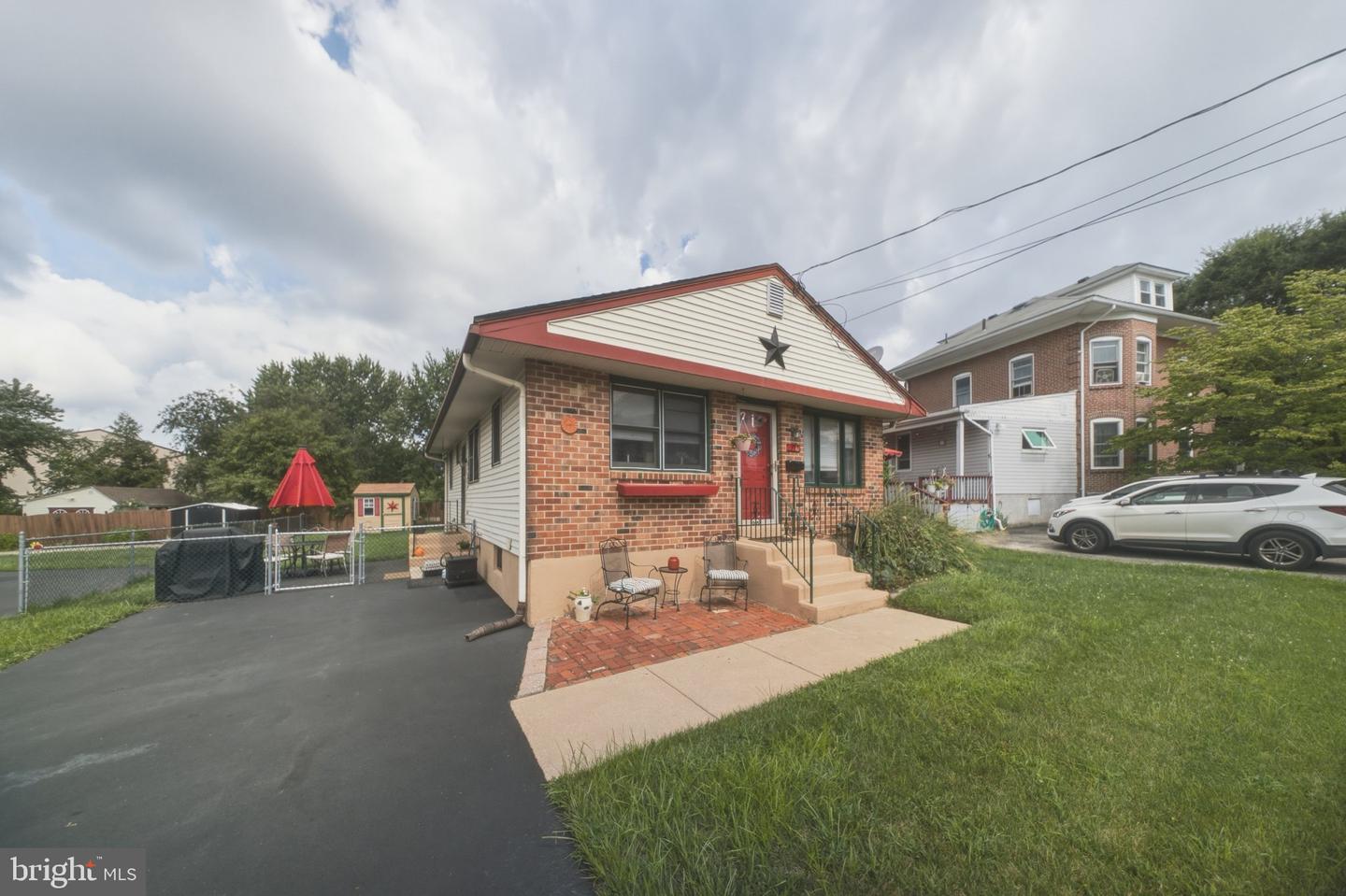 1717 Franklin Ave Property Photo 1