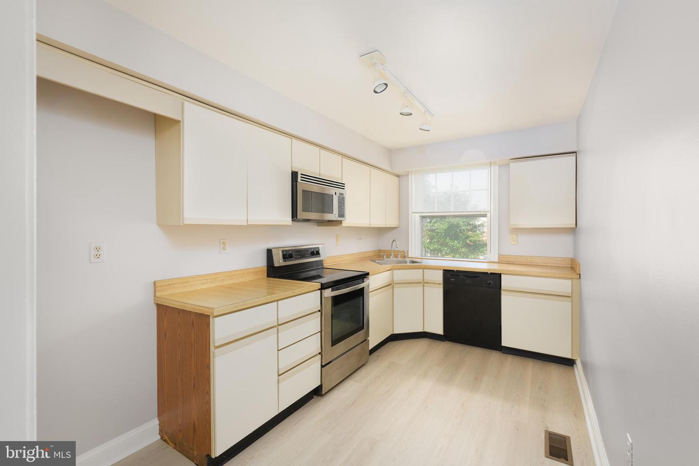 500 E Lancaster Ave #b 124 Property Photo 8