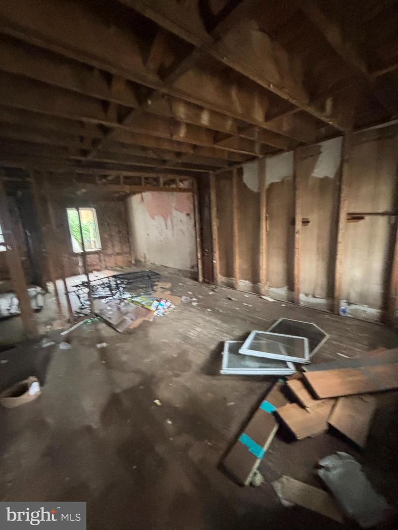 1312 Terrill St Property Photo 3