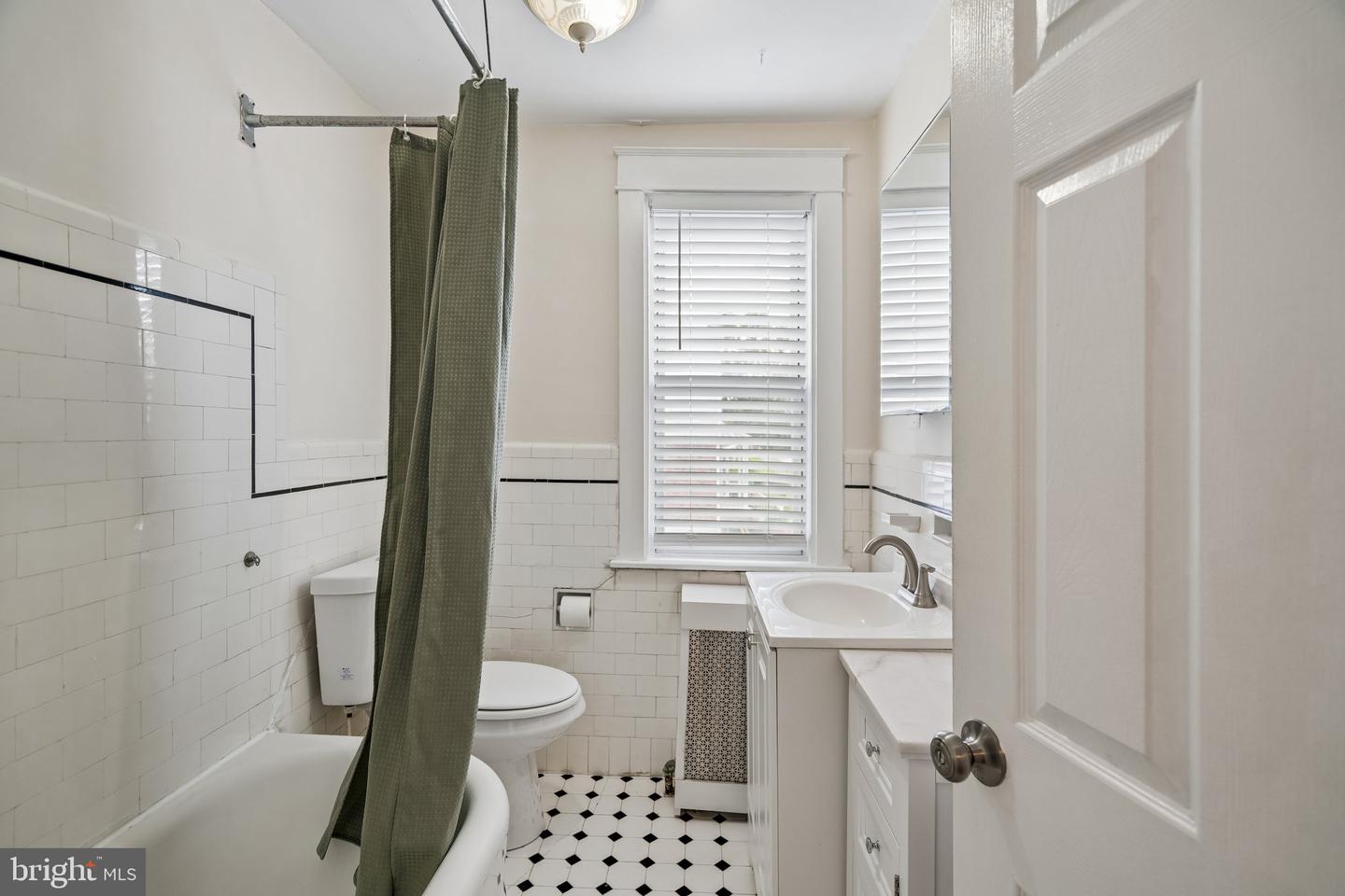 251 W Essex Ave Property Photo 20