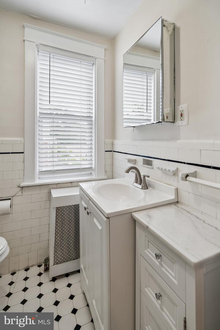 251 W Essex Ave Property Photo 21
