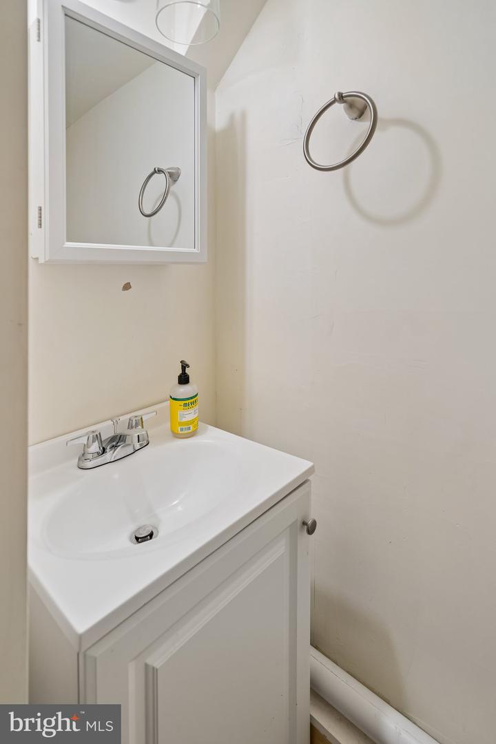 251 W Essex Ave Property Photo 24