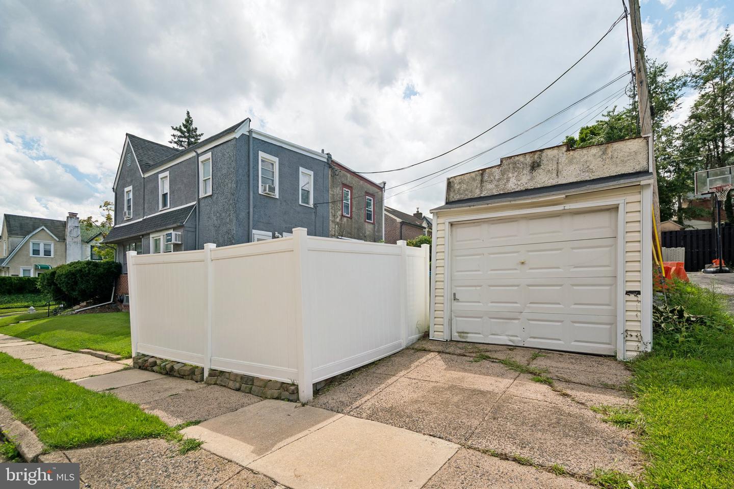 251 W Essex Ave Property Photo 32
