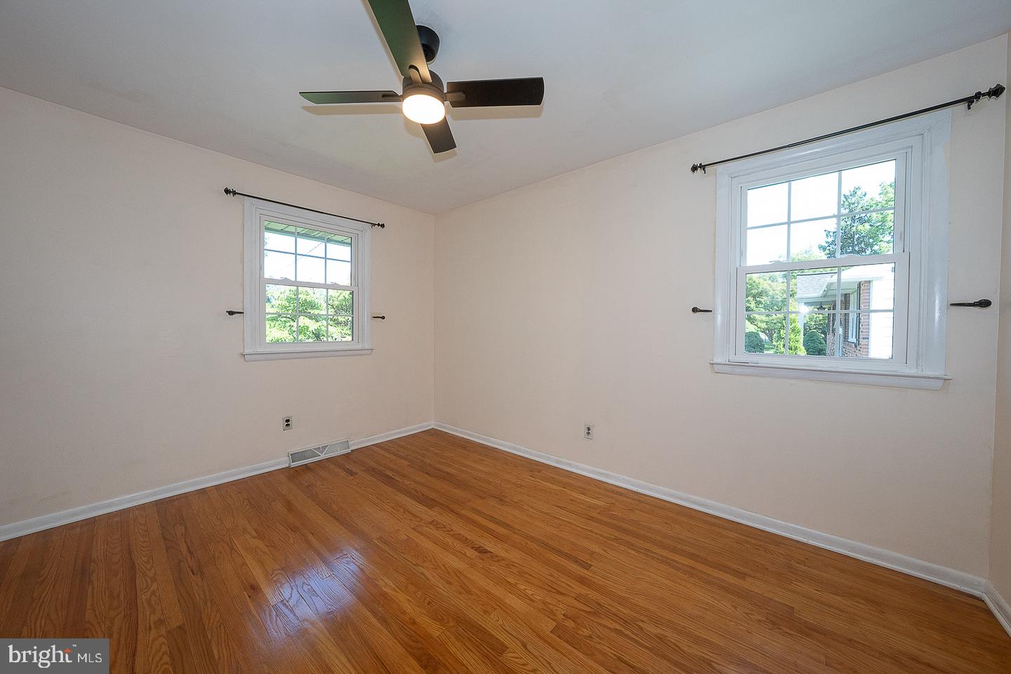 623 N Morton Ave Property Photo 18
