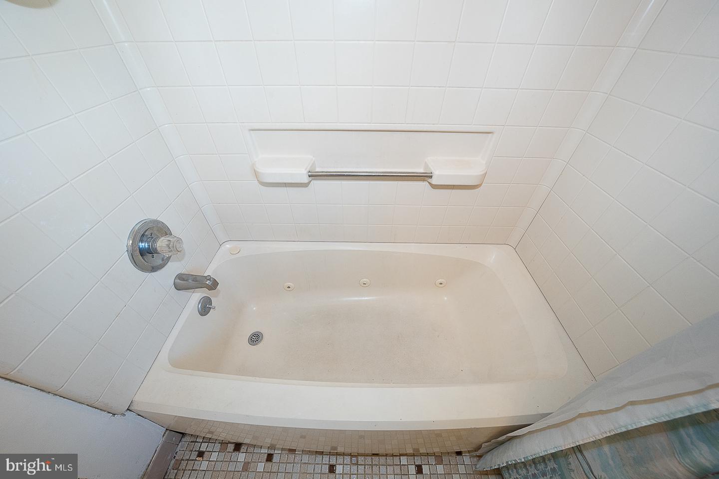 623 N Morton Ave Property Photo 25