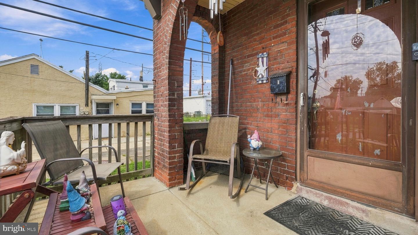 1 Chestnut St Property Photo 3