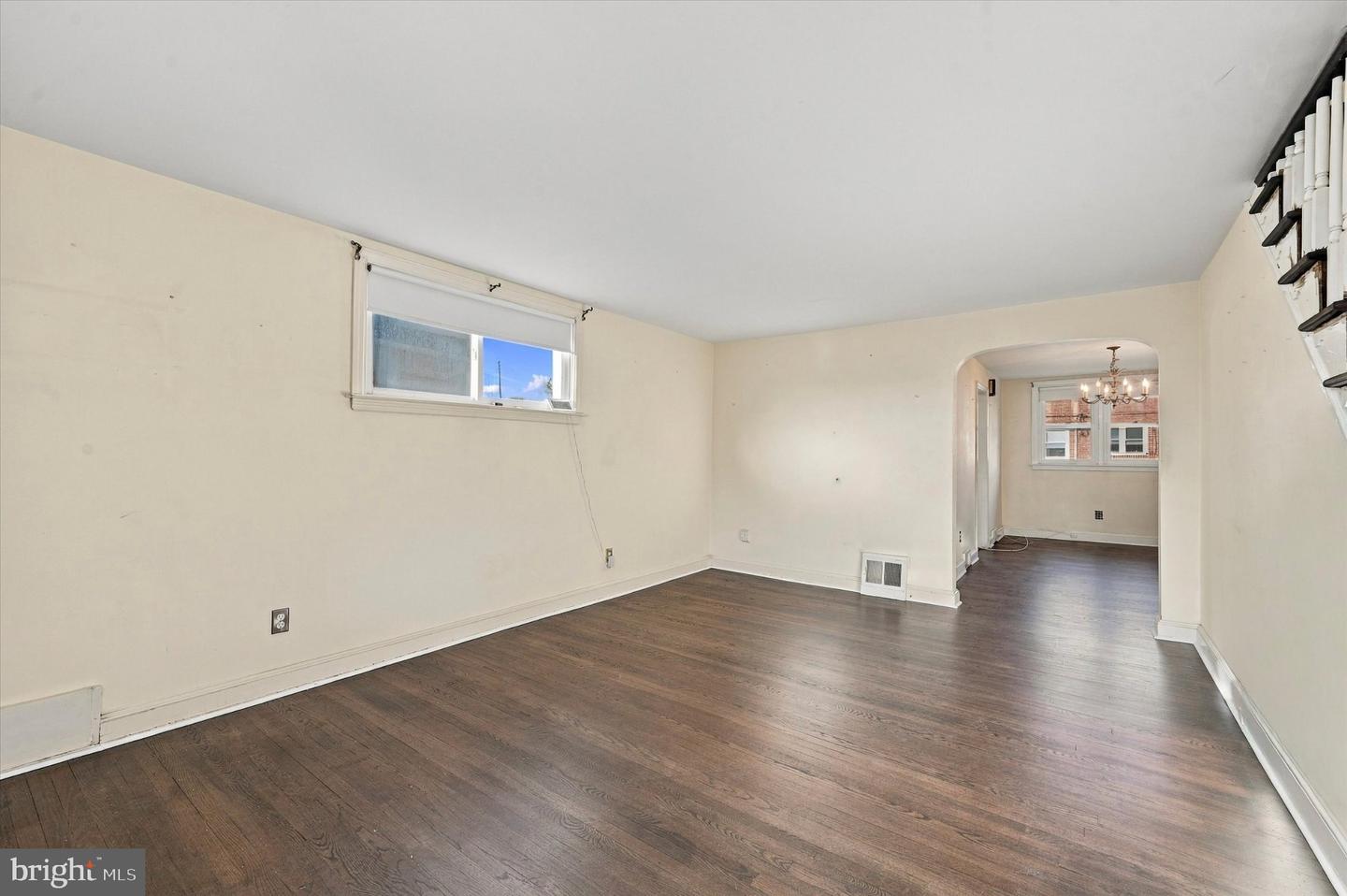 807 Hampshire Rd Property Photo 3