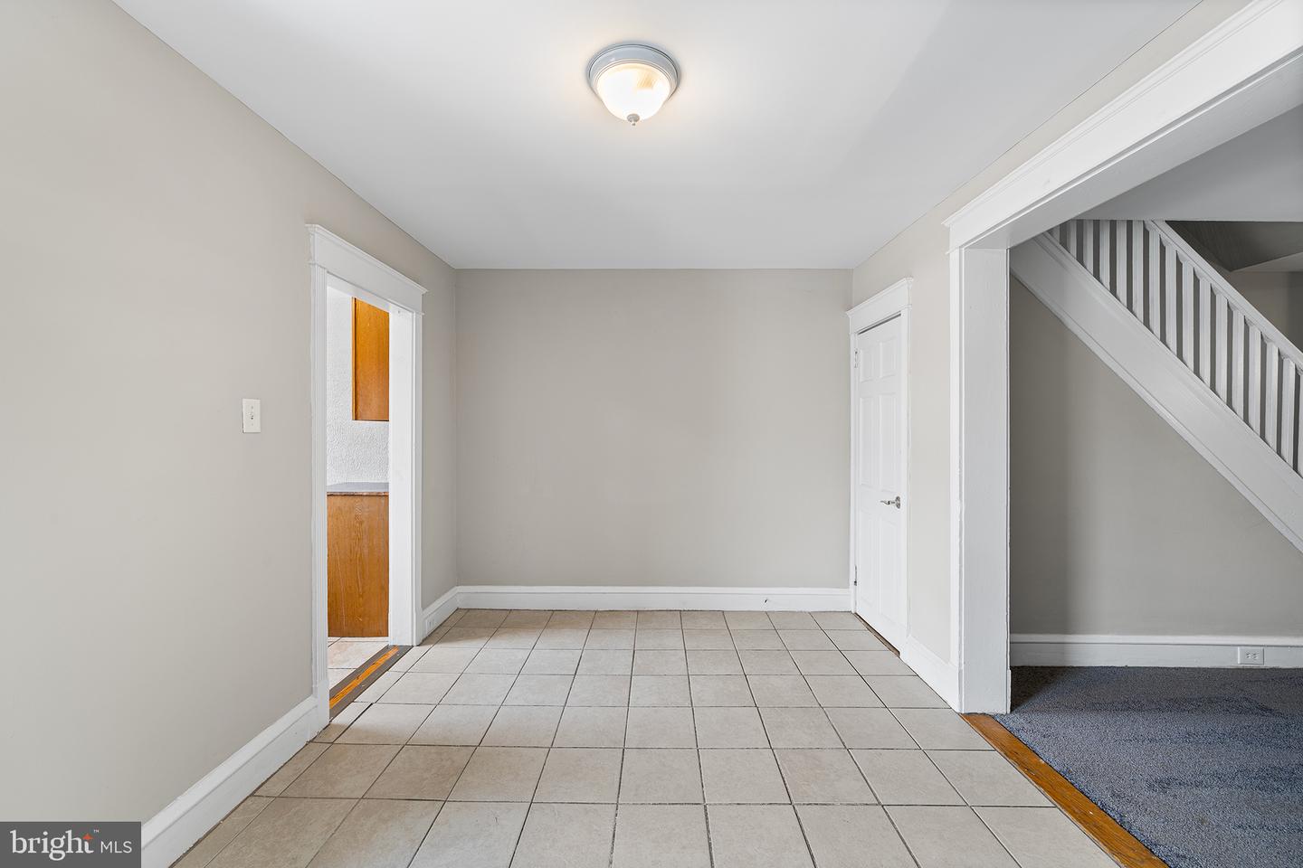435 Croyden Rd Property Photo 11