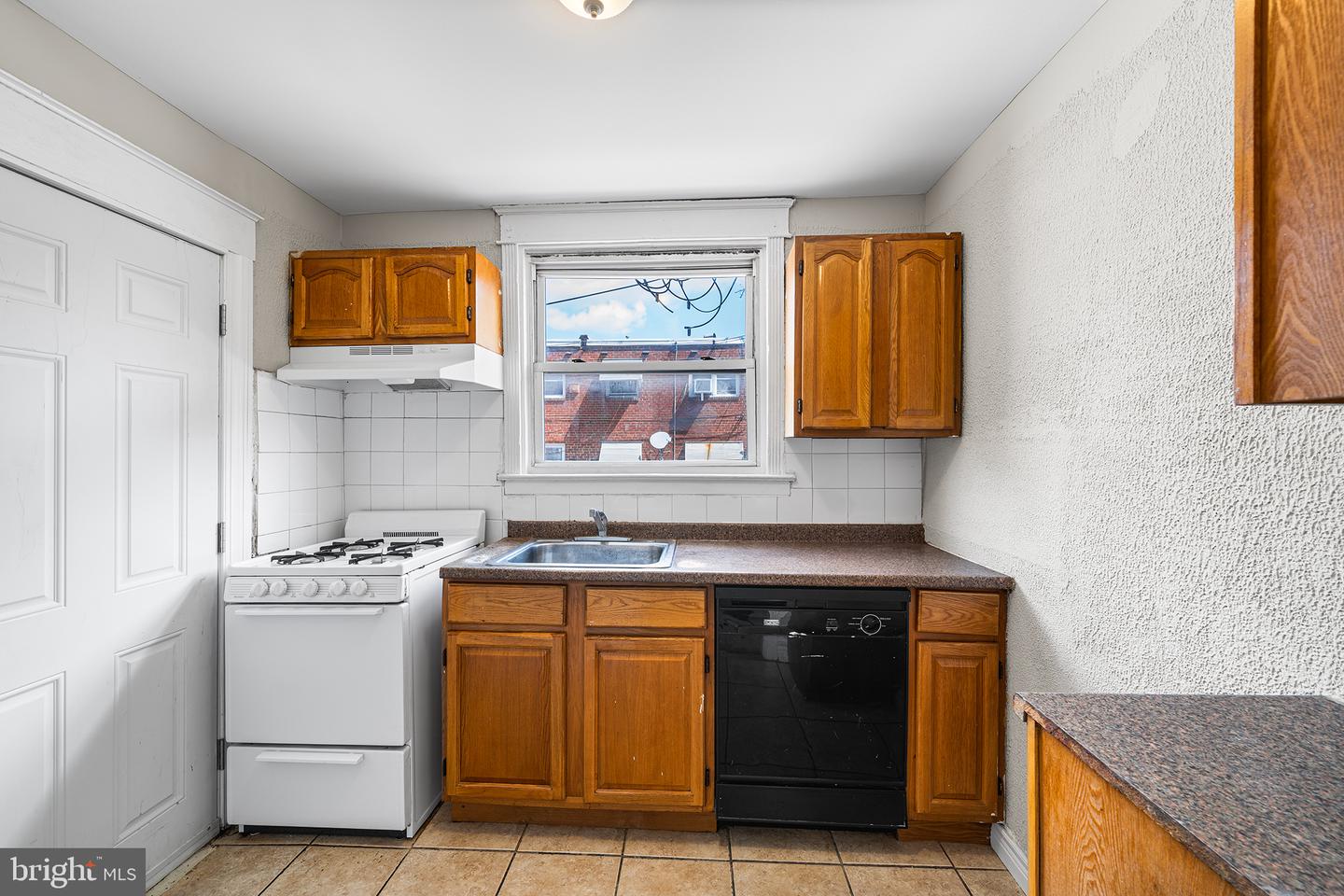 435 Croyden Rd Property Photo 12