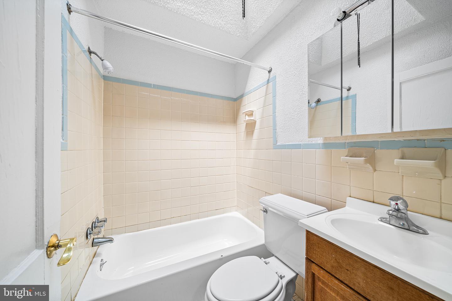 435 Croyden Rd Property Photo 17