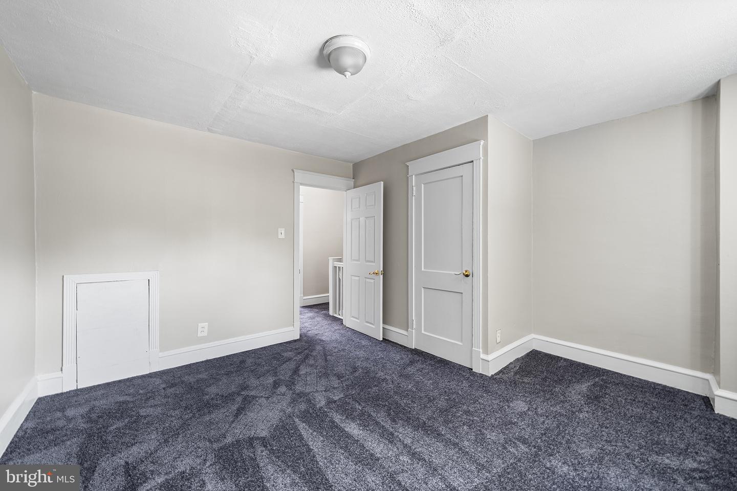 435 Croyden Rd Property Photo 20