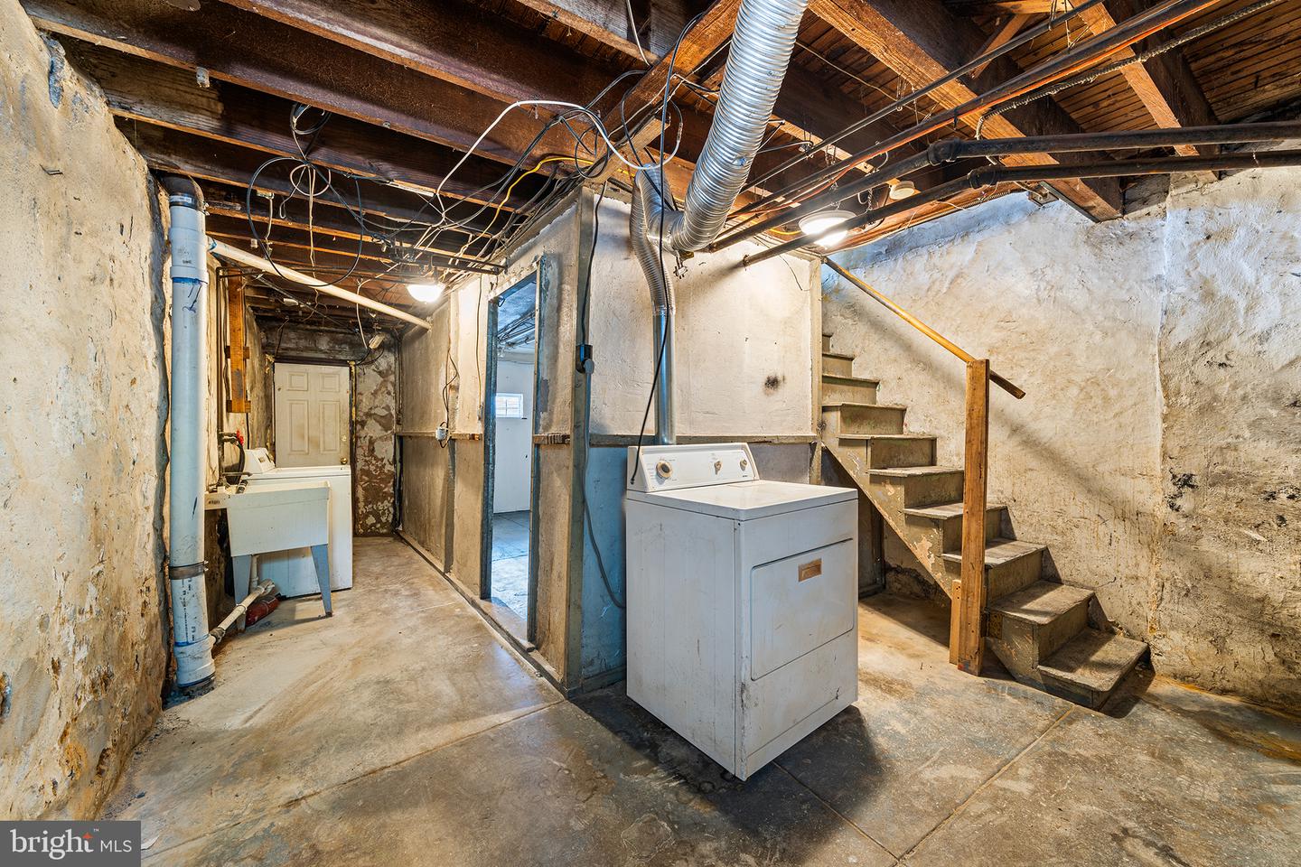 435 Croyden Rd Property Photo 24