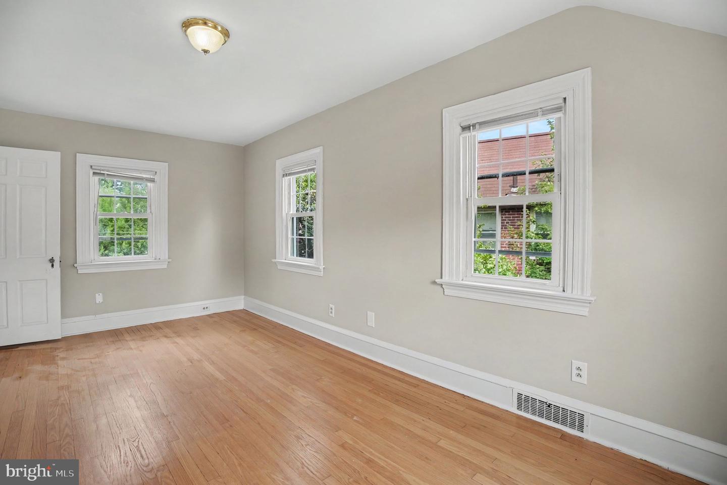 407 Beverly Blvd Property Photo 6