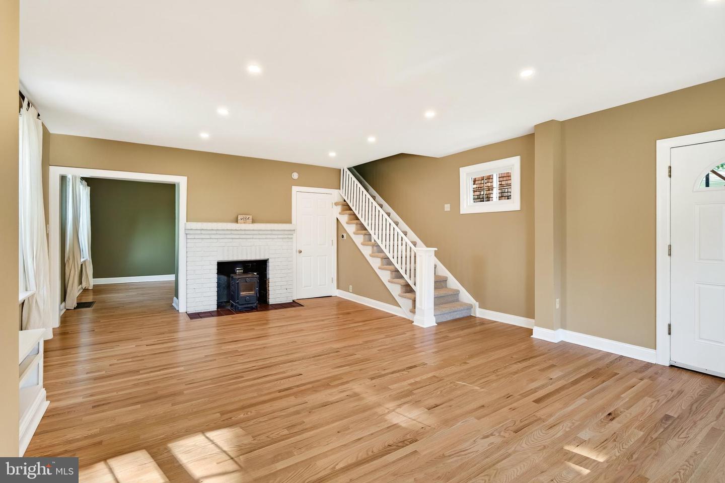 448 Radnor St Property Photo 3