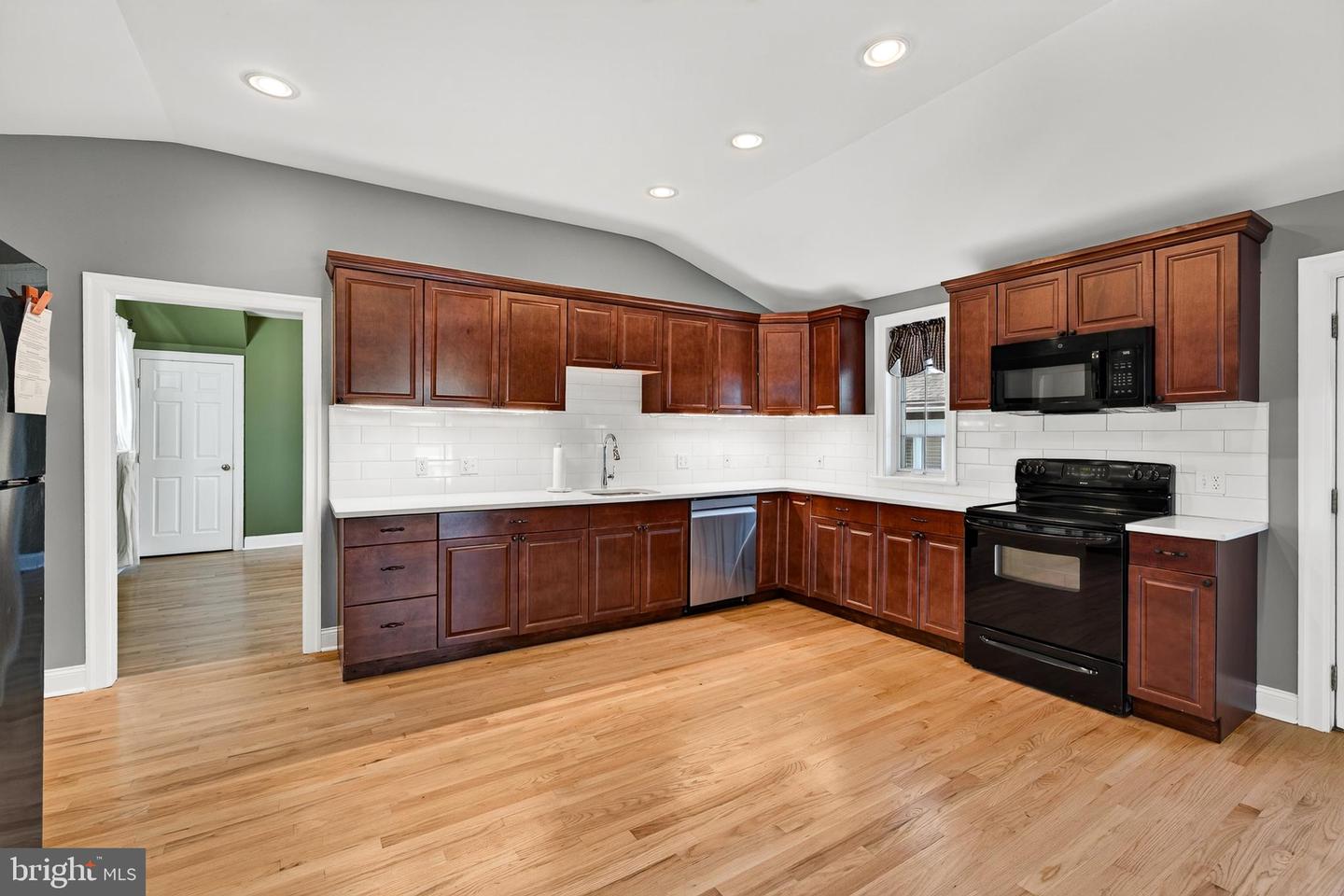 448 Radnor St Property Photo 4