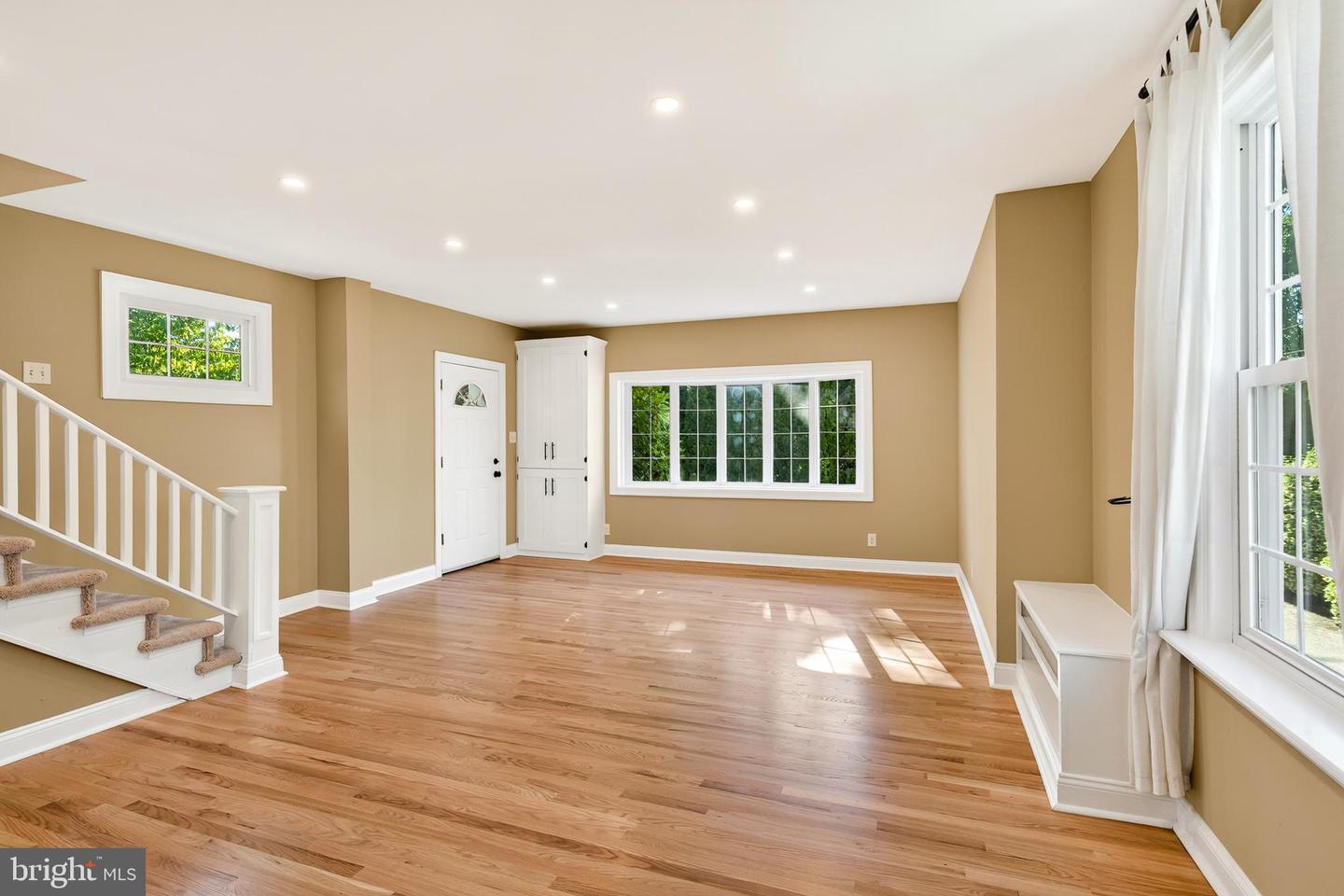 448 Radnor St Property Photo 8