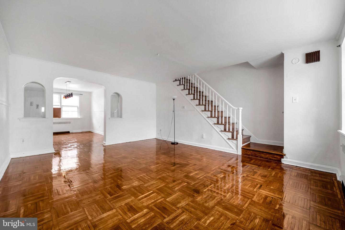 6846 Radbourne Rd Property Photo 4