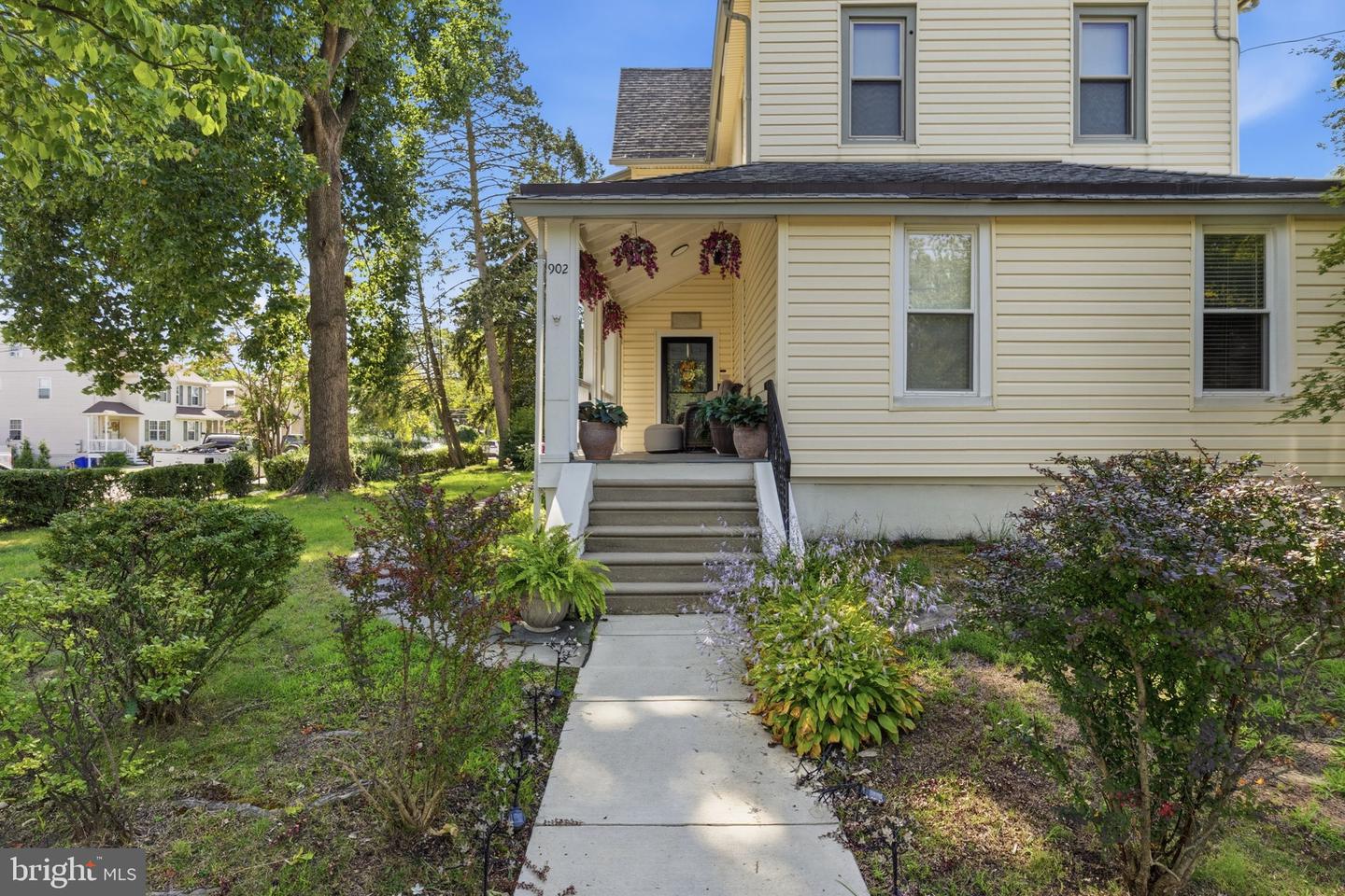 902 W Park Sq Property Photo 6
