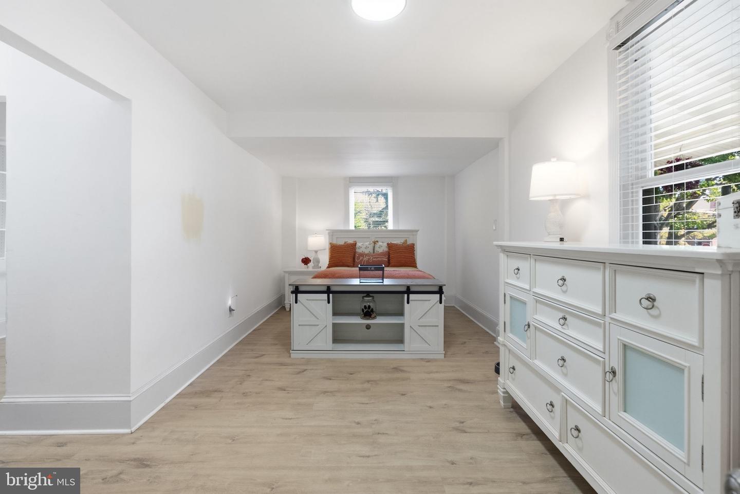 902 W Park Sq Property Photo 12