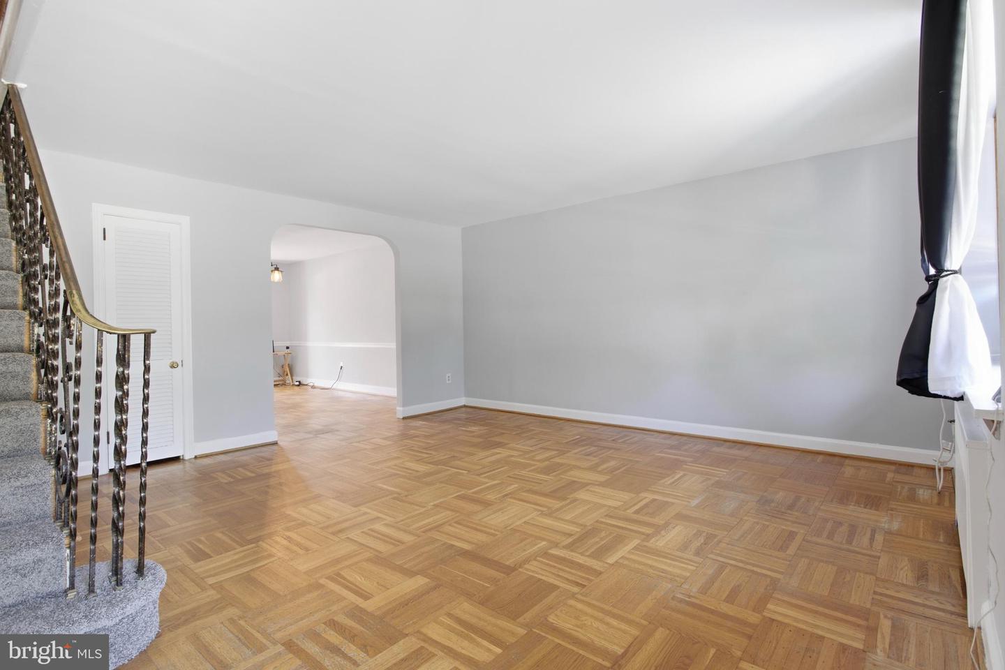 731 Eddystone Ave Property Photo 3