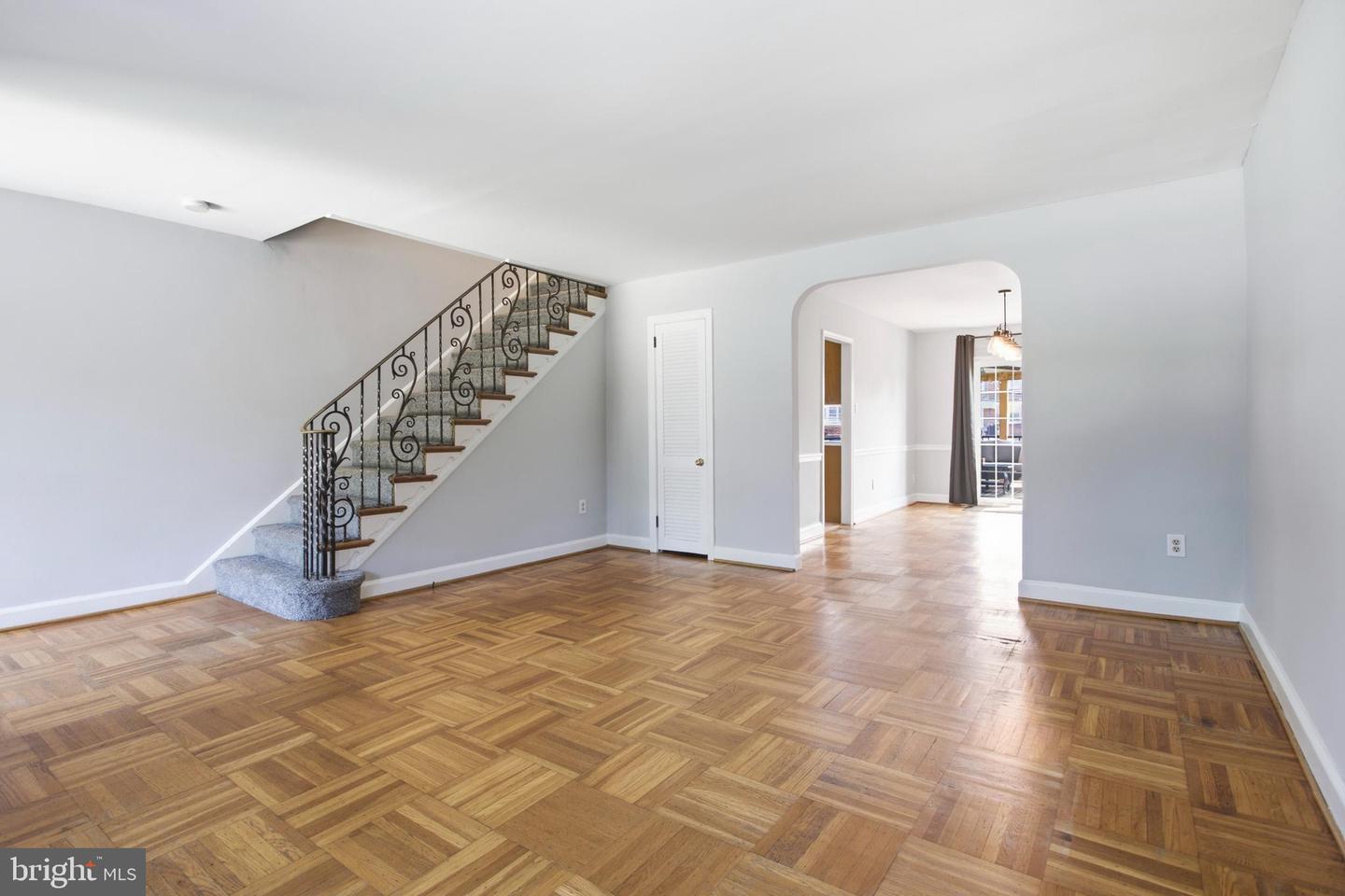 731 Eddystone Ave Property Photo 4